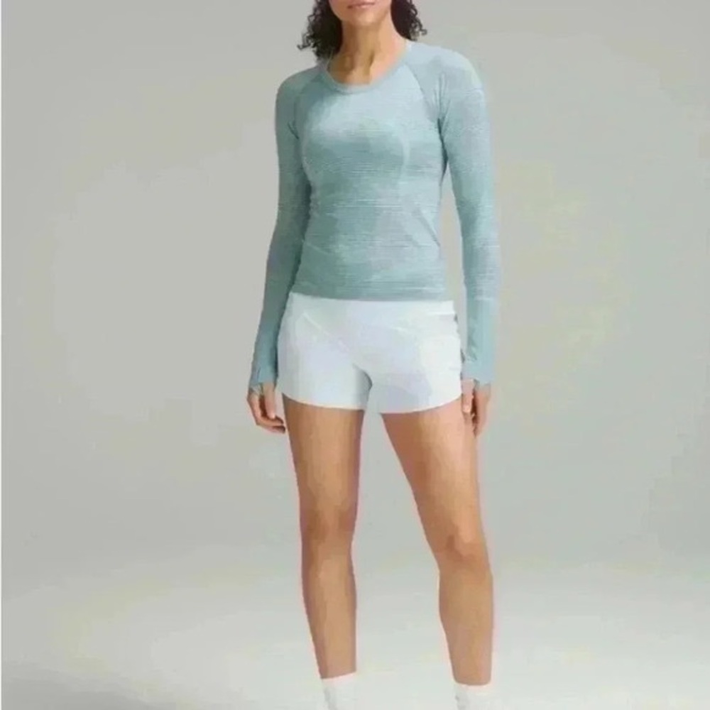 Lululemon  hot hot low rise Short 4